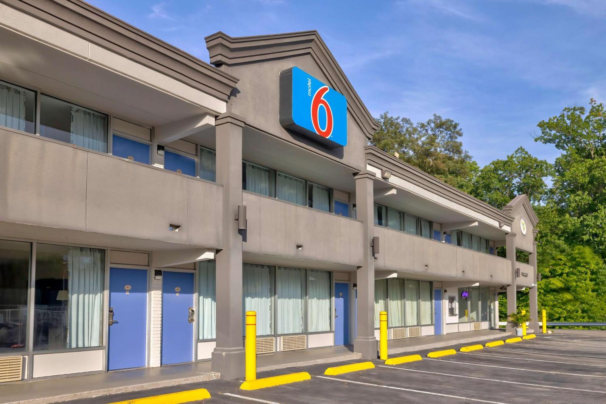 Motel 6 Morgantown Exterior photo