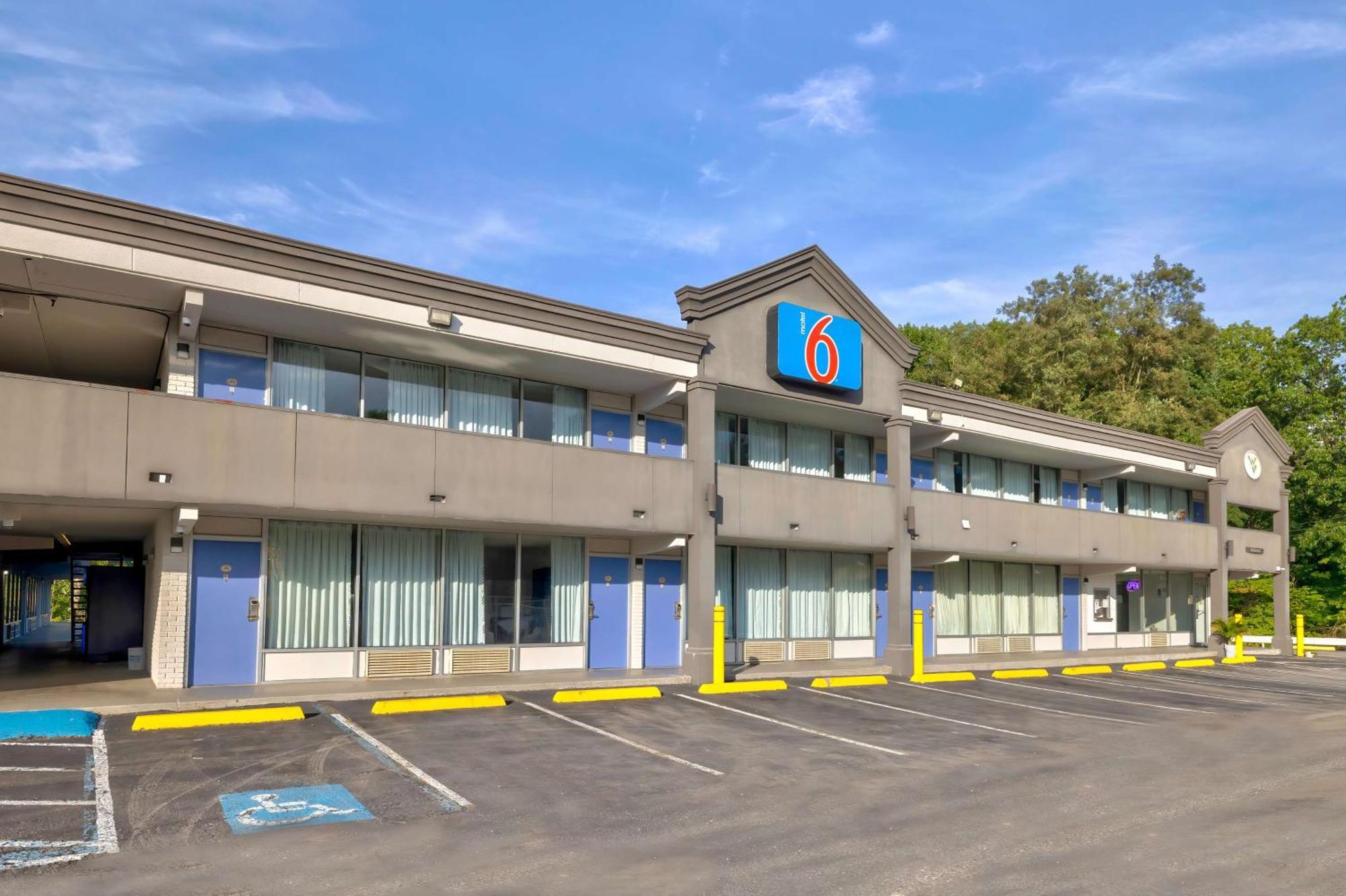 Motel 6 Morgantown Exterior photo